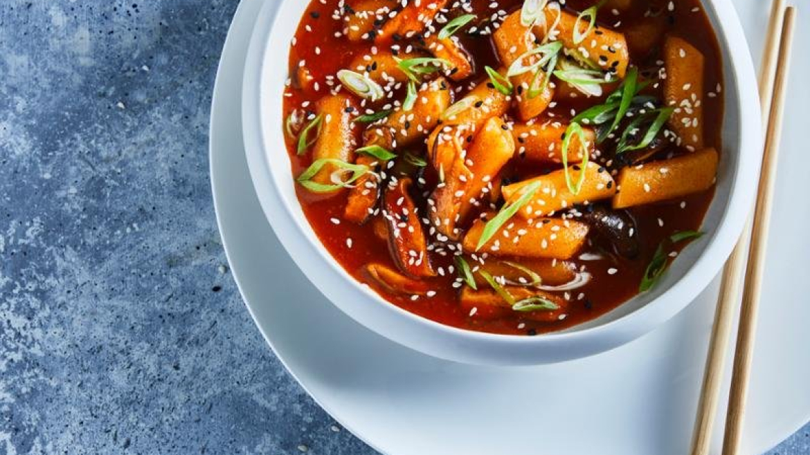 Tteokbokki (kórejské ryžové koláčiky).jpg