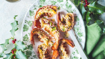 Grilované humří ocasy s bylinkovým a chilli máslem.jpg