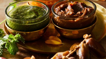 Indické chilli a česnekové chutney.jpg