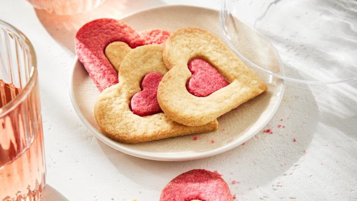 Křehké sušenky ve tvaru srdce.jpg