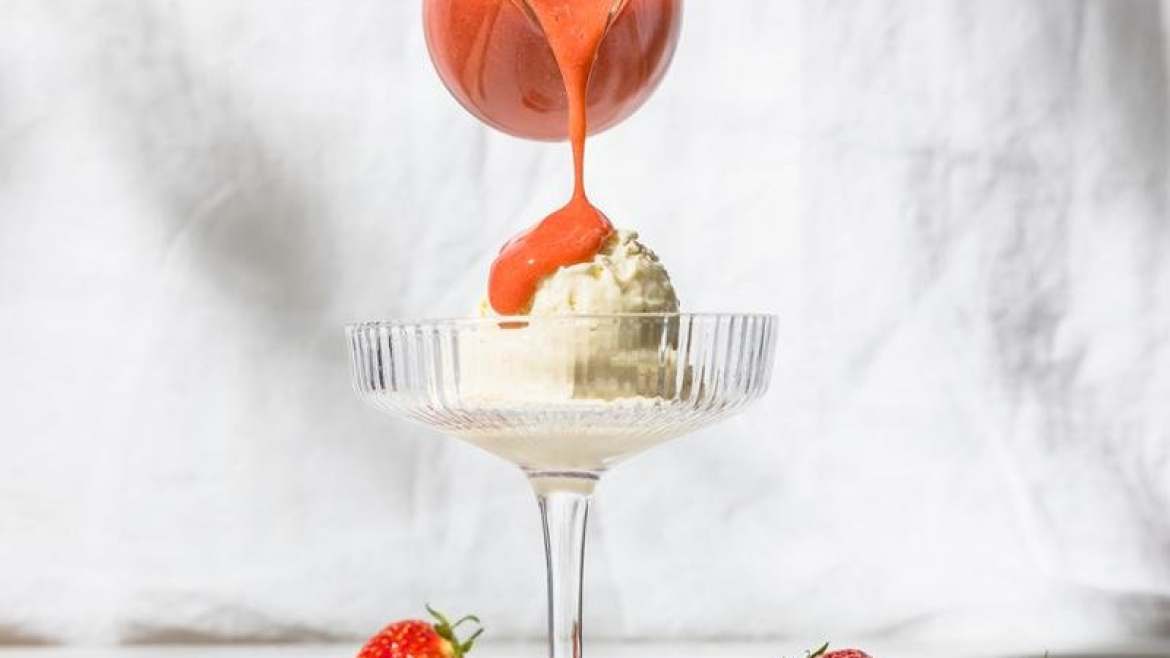 Jahodové coulis (zmrzlinová poleva).jpg