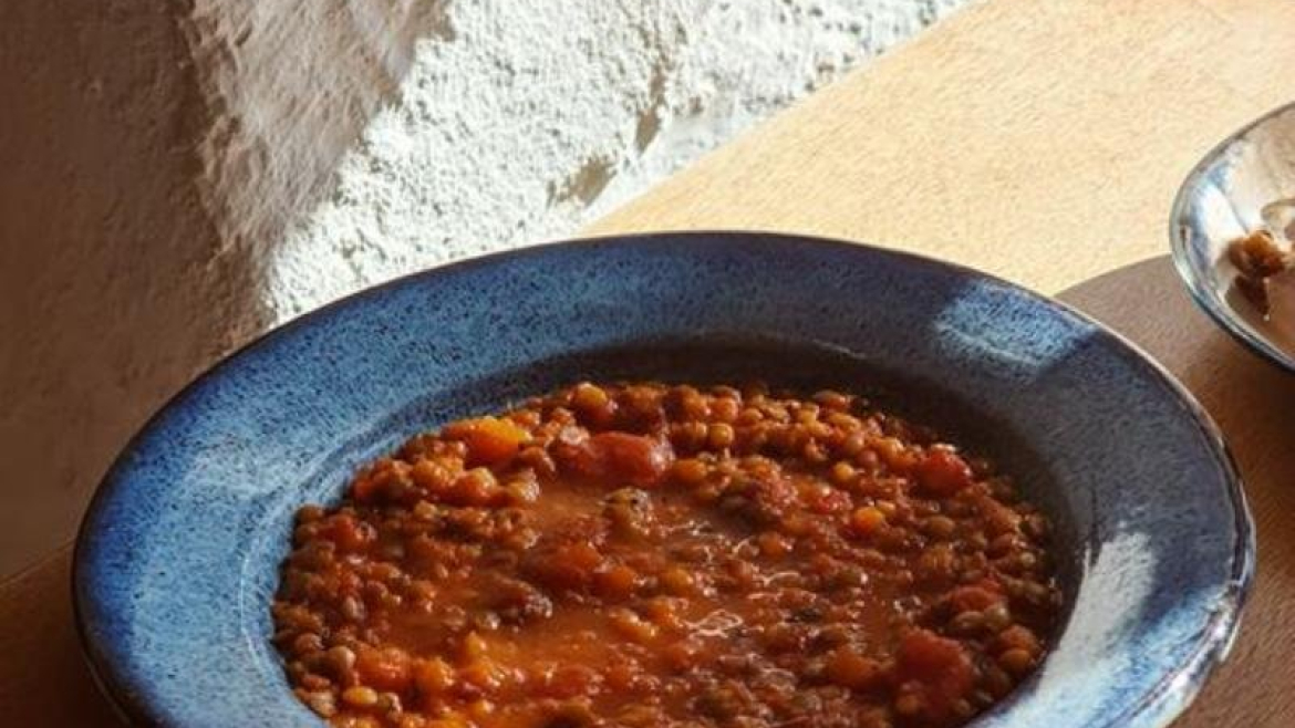 Dušená čočka s rajčaty a tymiánem.jpg