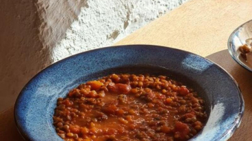 Dušená čočka s rajčaty a tymiánem.jpg