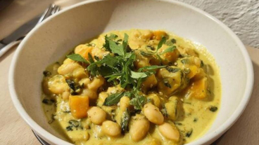 Bílé fazolové kari s kokosovým mlékem.jpg