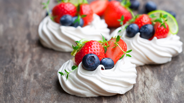 Lehký letní dort Pavlova pro začátečníky - recept pro Masterchef Grande QB813
