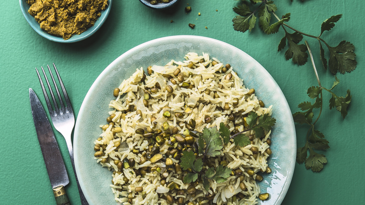 Indické zelené kari s fazolemi mungo a rýží - recept v chytrém multifunkčním hrnci Tefal Cook4me+