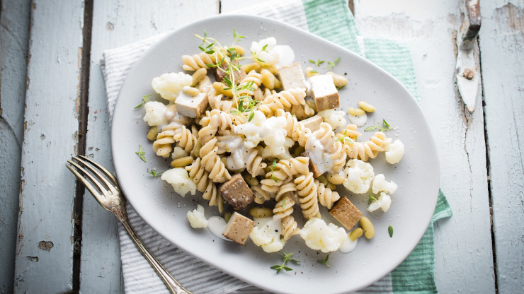 Celozrnné těstoviny s uzeným tofu - recept v chytrém multifunkčním hrnci Tefal Cook4me+