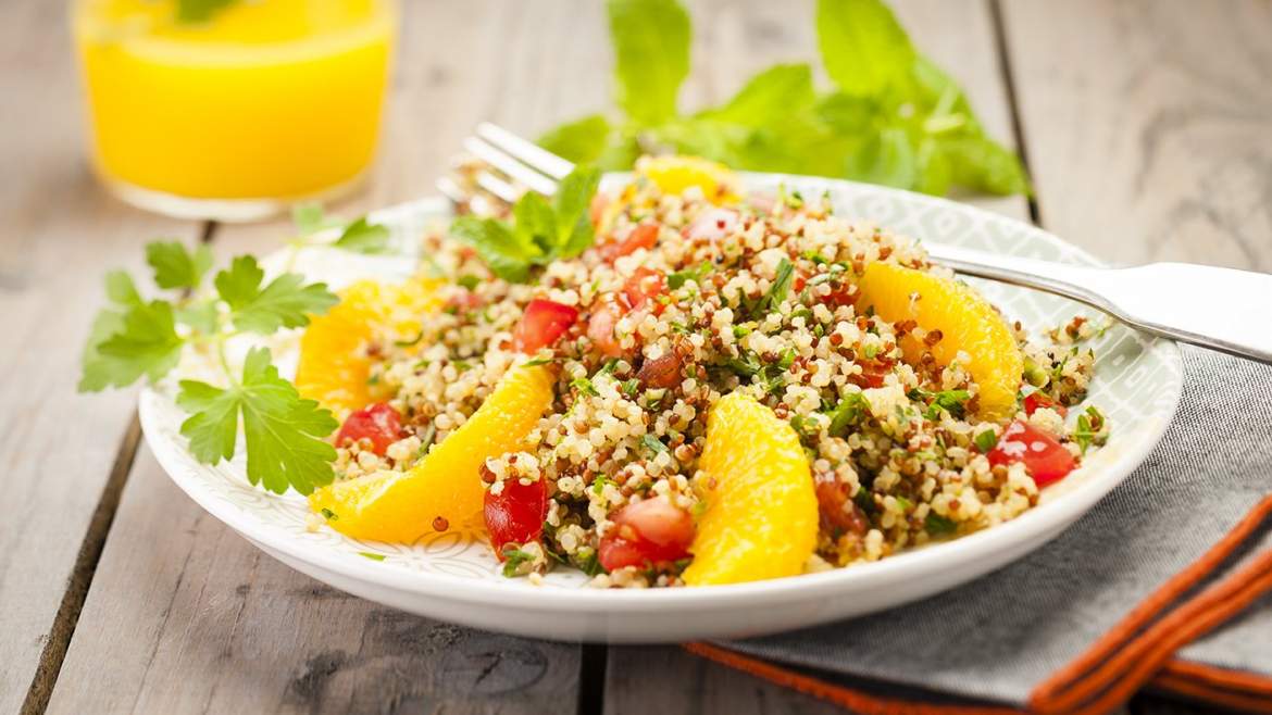 Tabouleh s quinoou a pomeranči - recept v chytrém multifunkčním hrnci Tefal Cook4me+