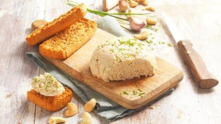 Veganský sýr s česnekem a pažitkou - recept pro varný kuchyňský robot Tefal Click and Cook