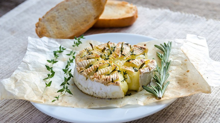 Grilovaný hermelín - recept pro kontaktní gril Tefal Optigrill Elite